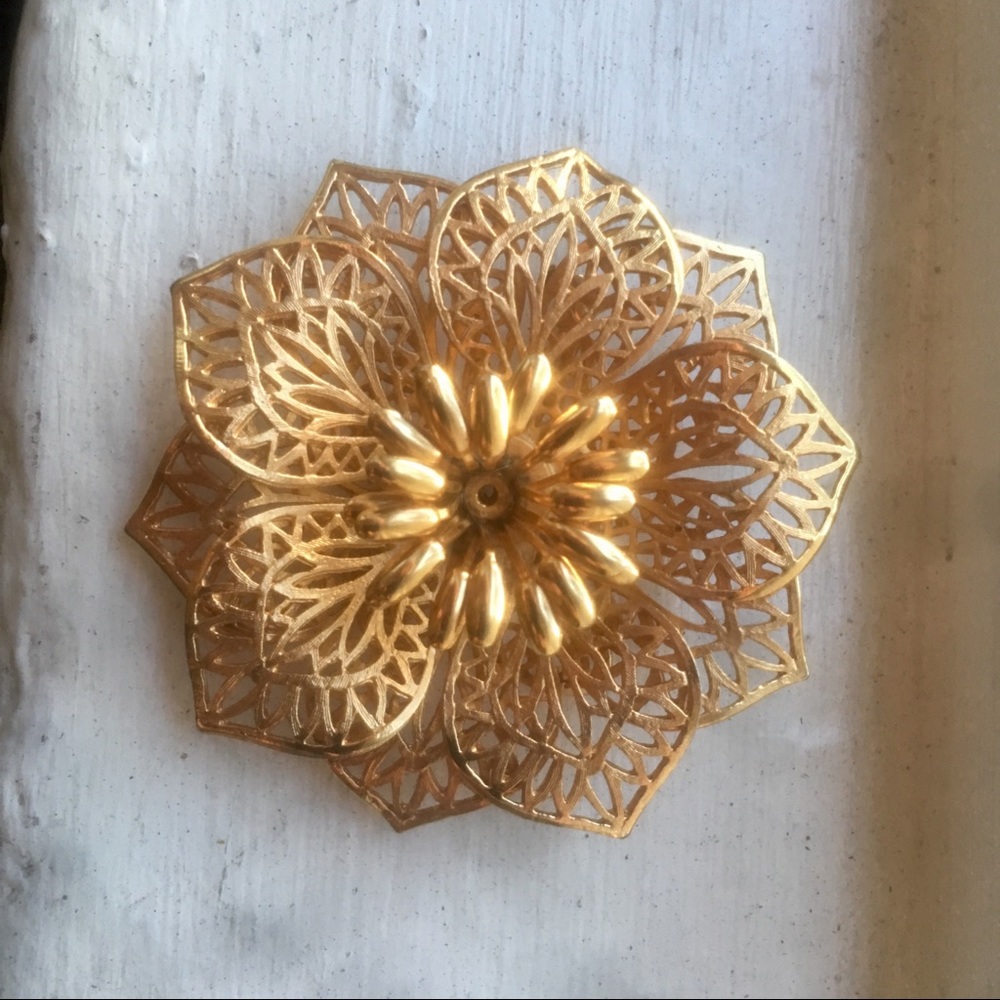Cutout Gold Flower Daisy Brooch Pin- costume